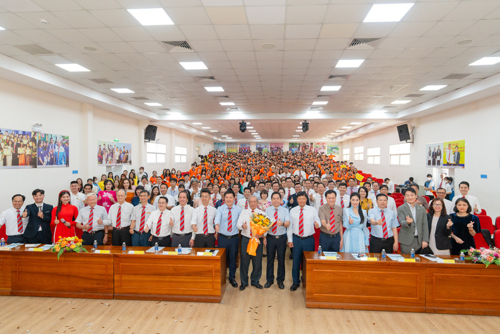 Năm học mới bắt đầu, hứa hẹn nhiều thành tựu vang dội của thầy trò HUTECH