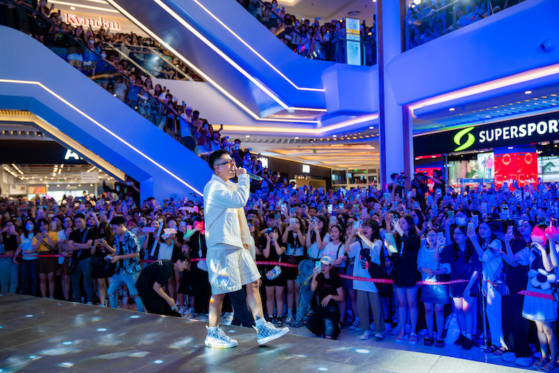 Hoàng tử Long Biên - 24K.Right cháy hết mình với loạt hit đình đám bước ra từ Rap Việt như Bao giờ lấy vợ, Từ A đến Z,…