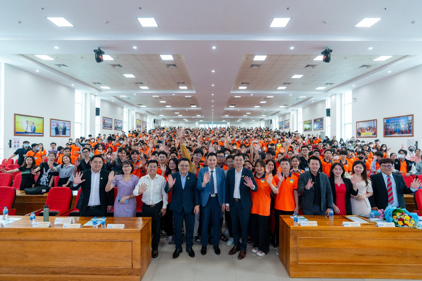 Sinh viên “bỏ túi” nhiều bí quyết hữu ích sau buổi đối thoại Sinh viên “bỏ túi” nhiều bí quyết hữu ích sau buổi đối thoại