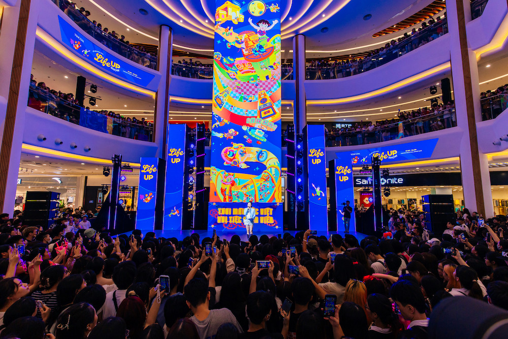 “LifeUP Show” với dàn nghệ sĩ tài năng bước ra từ Rap Việt mùa 3 đã thu hút hàng chục ngàn khán giả tới tham dự
