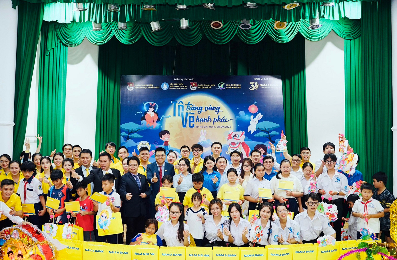 Nam A Bank mong muốn các em có một mùa Trung thu ấm áp và trọn vẹn