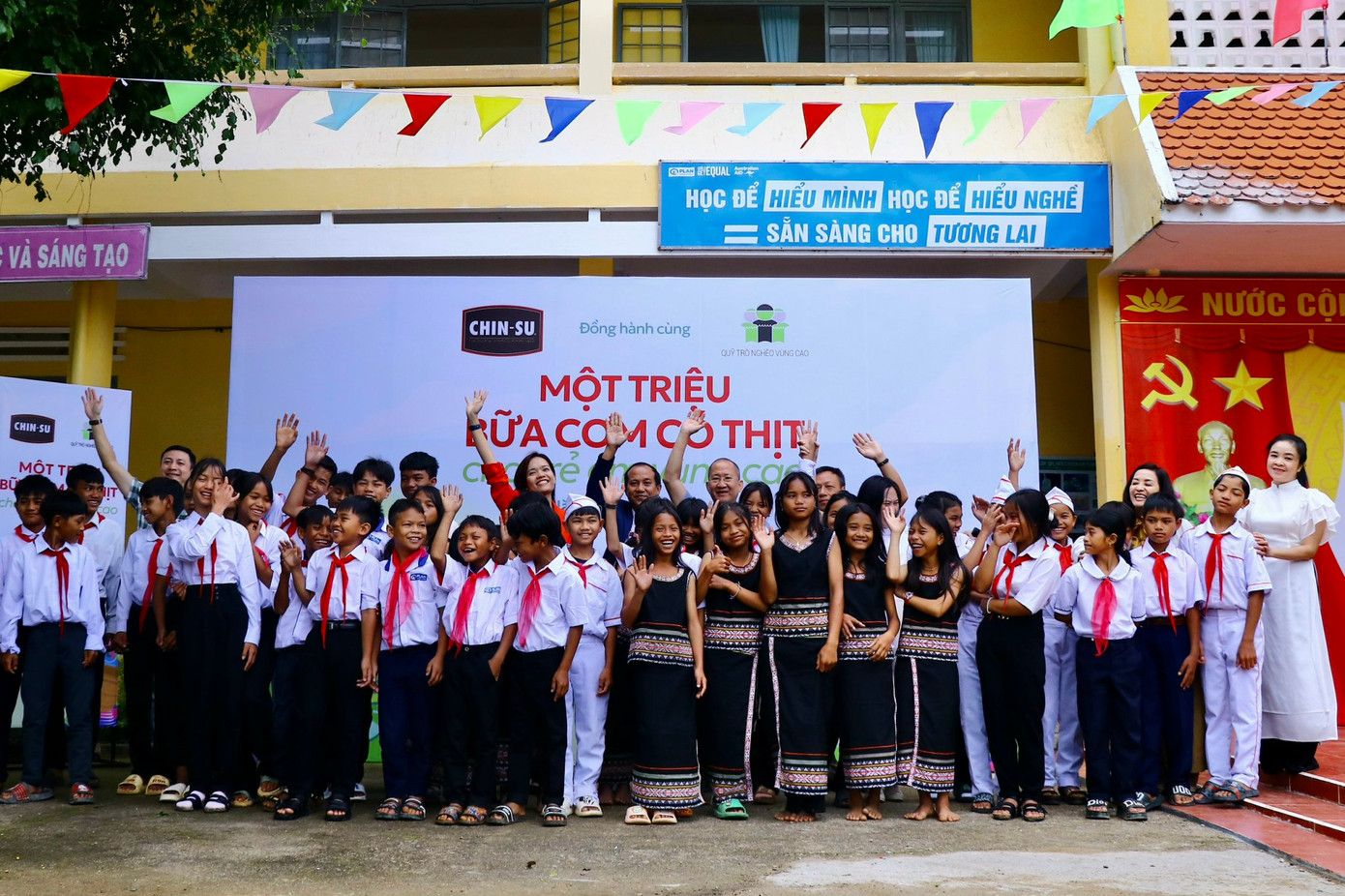 Một triệu bữa cơm có thịt do CHIN-SU cùng Quỹ Trò nghèo vùng cao thực hiện chính thức khởi động tại trường PTDTBT THCS Măng Cành, Kon Tum Một triệu bữa cơm có thịt do CHIN-SU cùng Quỹ Trò nghèo vùng cao thực hiện chính thức khởi động tại trường PTDTBT THCS Măng Cành, Kon Tum