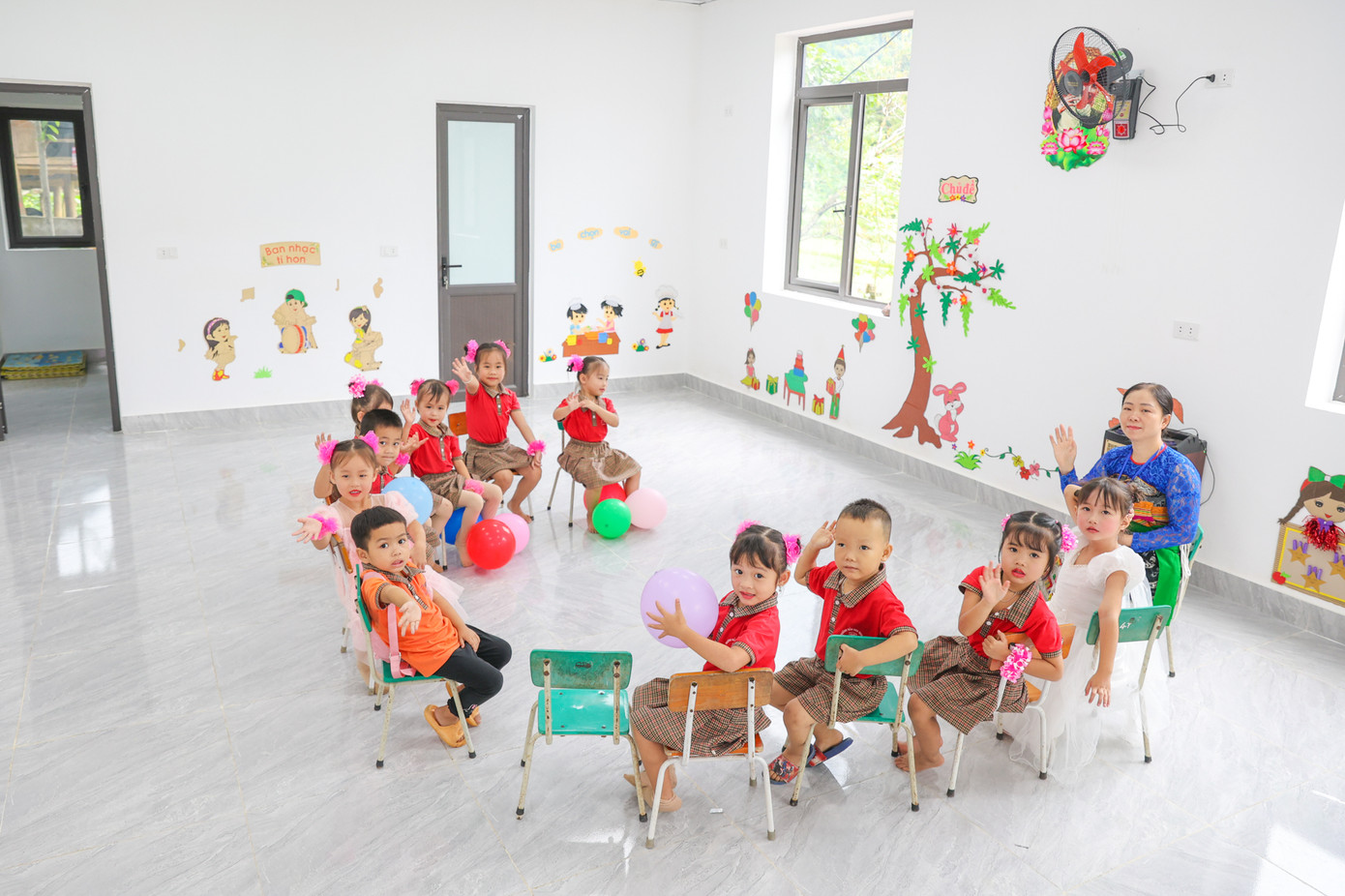 Học sinh mầm non xã vùng cao Trung Hạ, huyện Quan Sơn, tỉnh Thanh Hóa có điều kiện học tập tốt hơn với ngôi trường mới (Ảnh: Minh Sơn) Học sinh mầm non xã vùng cao Trung Hạ, huyện Quan Sơn, tỉnh Thanh Hóa có điều kiện học tập tốt hơn với ngôi trường mới (Ảnh: Minh Sơn)