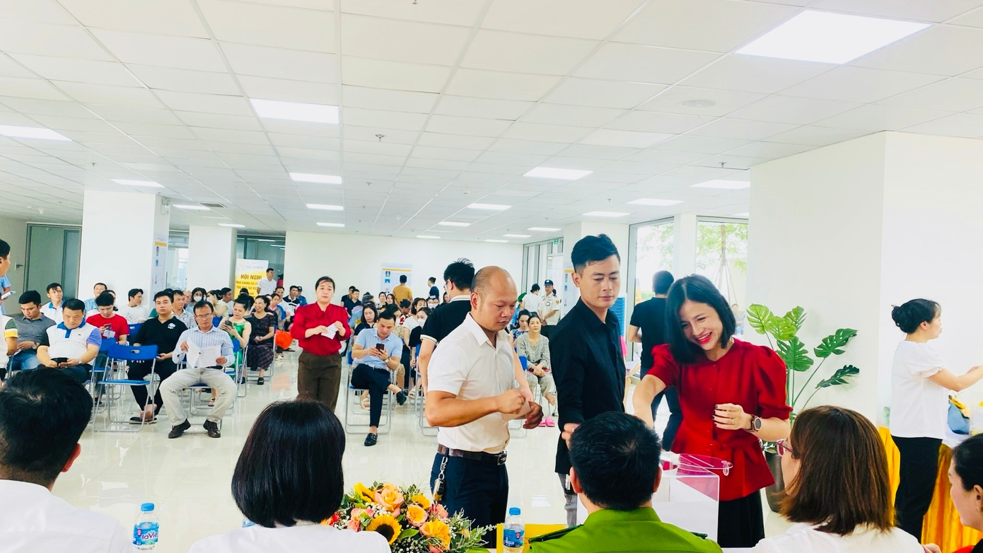 Các cư dân tham gia bỏ phiếu để bầu BQT tòa nhà