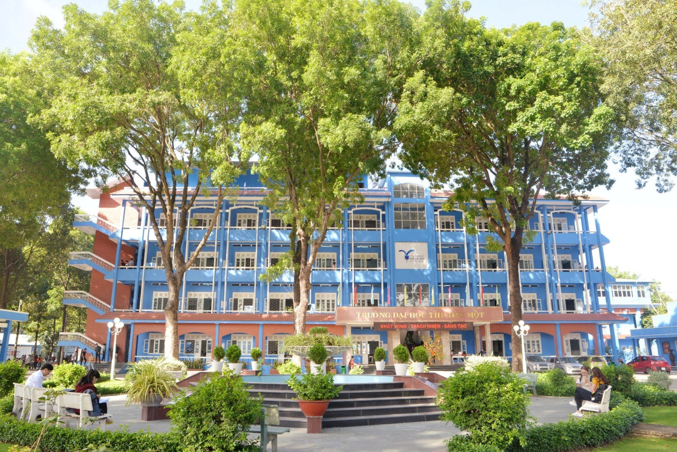 Mỗi năm TP. Thủ Dầu Một chào đón hàng chục nghìn sinh viên nhập học 7 trường đại học, cao đẳng và trung cấp trên địa bàn thành phố. Ảnh: Sưu tầm