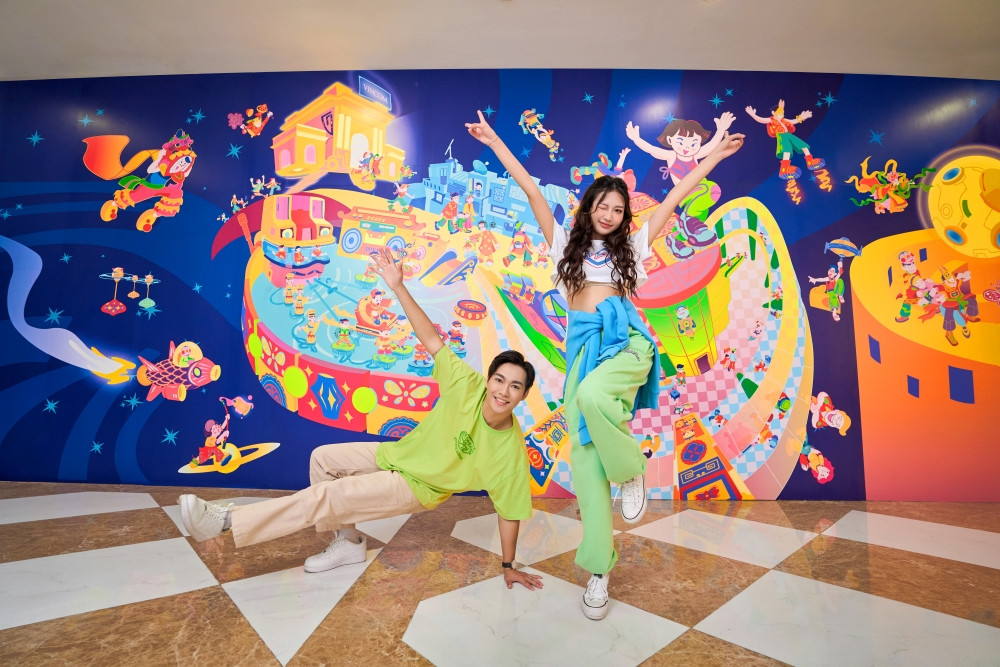 Đôi bạn trẻ thả dáng cực “cool” trong không gian Trung thu “Tươi Màu Sắc Việt”độc đáo và phá cách