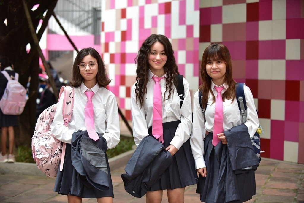 Nét đẹp trong veo “đốn tim” của những nữ sinh ngoại quốc tại ngôi trường giữa thủ đô Hà Nội