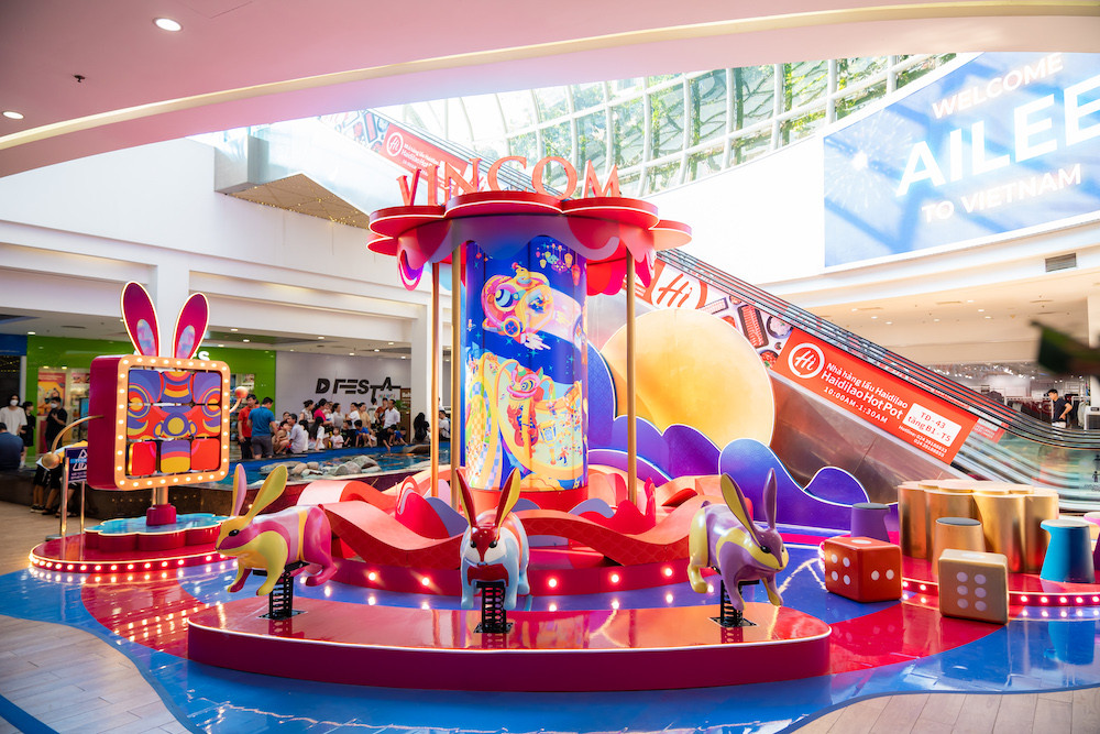 Đèn kéo quân khổng lồ với màn diễn hoạ độc đáo trở thành điểm check-in siêu hot dịp Trung thu