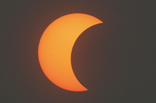 Một phần nhật thực hình khuyên tại Bắc Kinh, Trung Quốc