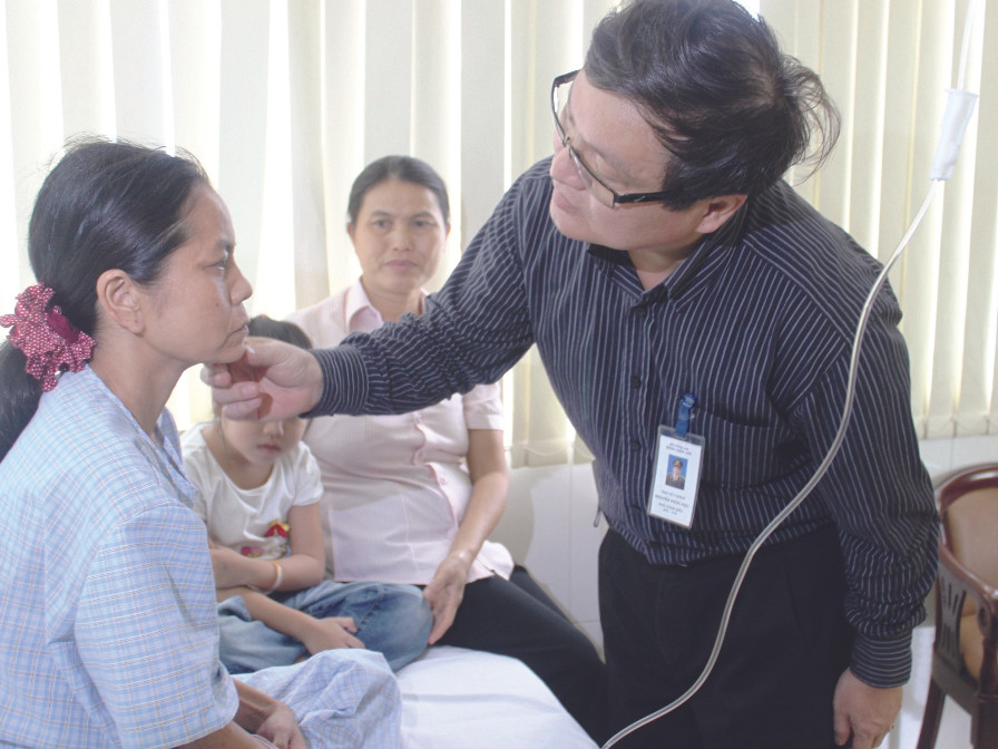 Bệnh nhân Mai “lão hóa da” nghi do thuốc corticoid Ảnh: Nguyễn Huy