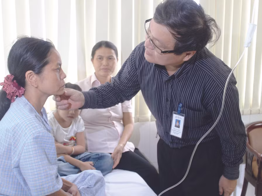 Bệnh nhân Mai “lão hóa da” nghi do thuốc corticoid Ảnh: Nguyễn Huy