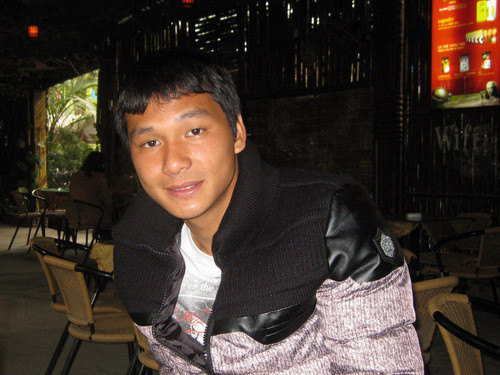 iền vệ Hồng Việt bị chém do can ngăn bạn bị đánh ghen