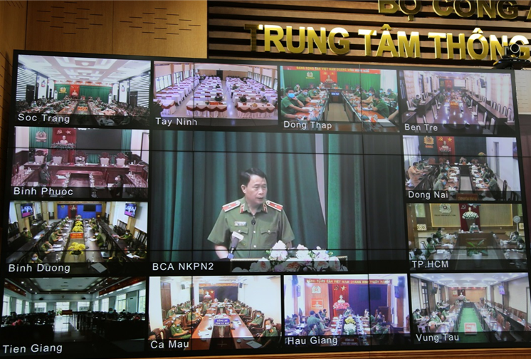 Công an các tỉnh, thành phố phía Nam tham dự buổi làm việc theo hình thức trực tuyến. Công an các tỉnh, thành phố phía Nam tham dự buổi làm việc theo hình thức trực tuyến.