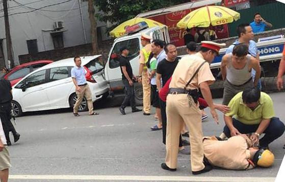 Một cán bộ CSGT Hà Nội nội bị thương khi làm nhiệm vụ đấu tranh với đối tượng hình sự đường phố