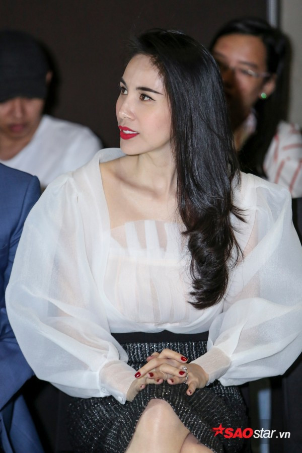 Bên nhau gần 10 năm, Thủy Tiên và Công Vinh vẫn ngọt ngào thế này! ảnh 1