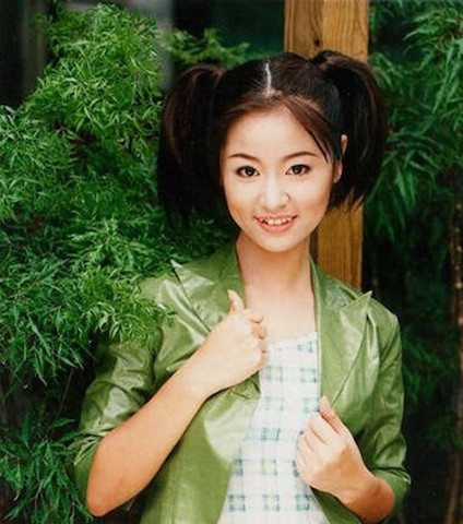 Tuổi 18 đẹp như trăng rằm của các mỹ nhân hàng đầu Cbiz ảnh 1