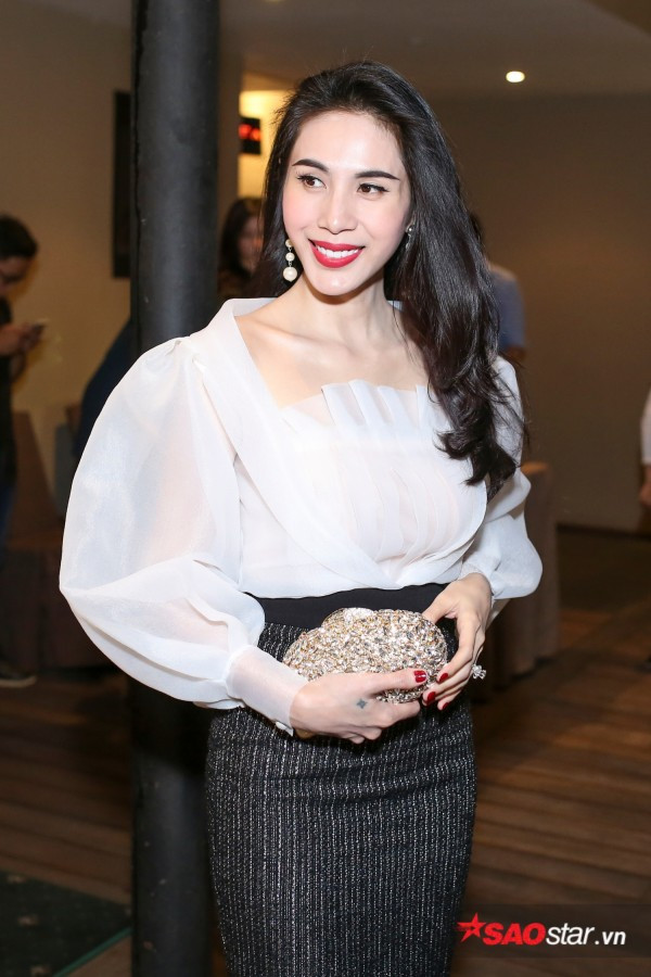 Bên nhau gần 10 năm, Thủy Tiên và Công Vinh vẫn ngọt ngào thế này! ảnh 4