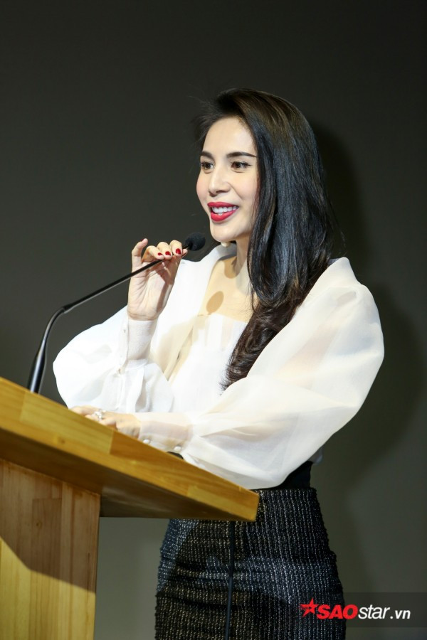 Bên nhau gần 10 năm, Thủy Tiên và Công Vinh vẫn ngọt ngào thế này! ảnh 2