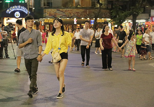 Kéo dài thời gian của phố đi bộ hồ Hoàn Kiếm dịp Tết Dương lịch ảnh 1