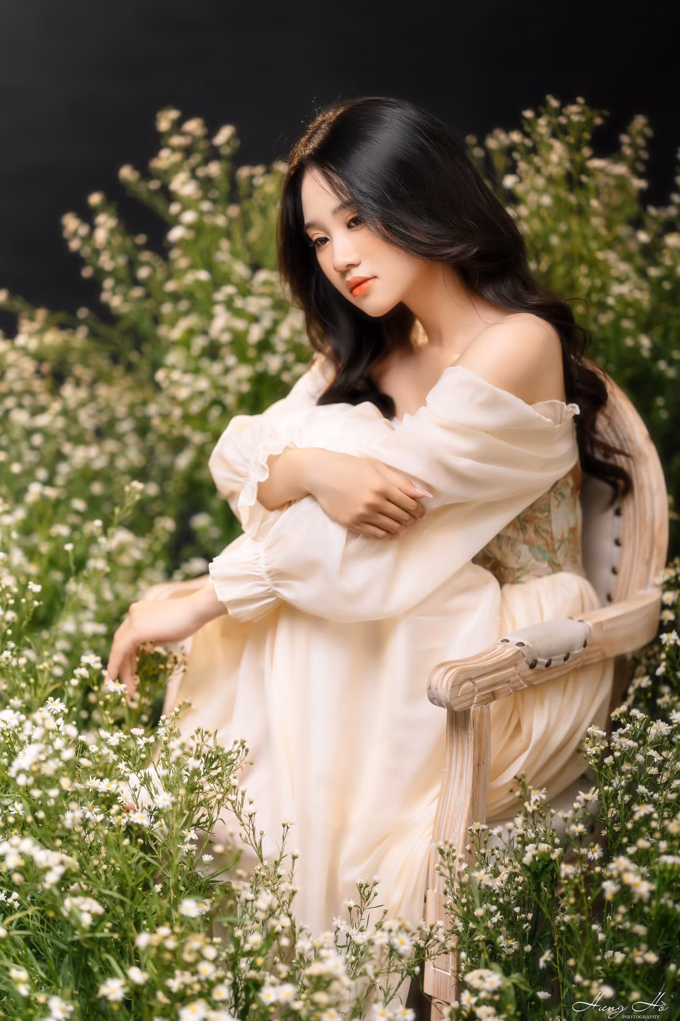 Là một người con sinh ra và lớn lên tại miền núi Tây Bắc, nhưng Thu Hiền lại quyết định lựa chọn Huế - một nơi cách quê hương cô bạn 800km là nơi để học tập và phát triển. Là một người con sinh ra và lớn lên tại miền núi Tây Bắc, nhưng Thu Hiền lại quyết định lựa chọn Huế - một nơi cách quê hương cô bạn 800km là nơi để học tập và phát triển.