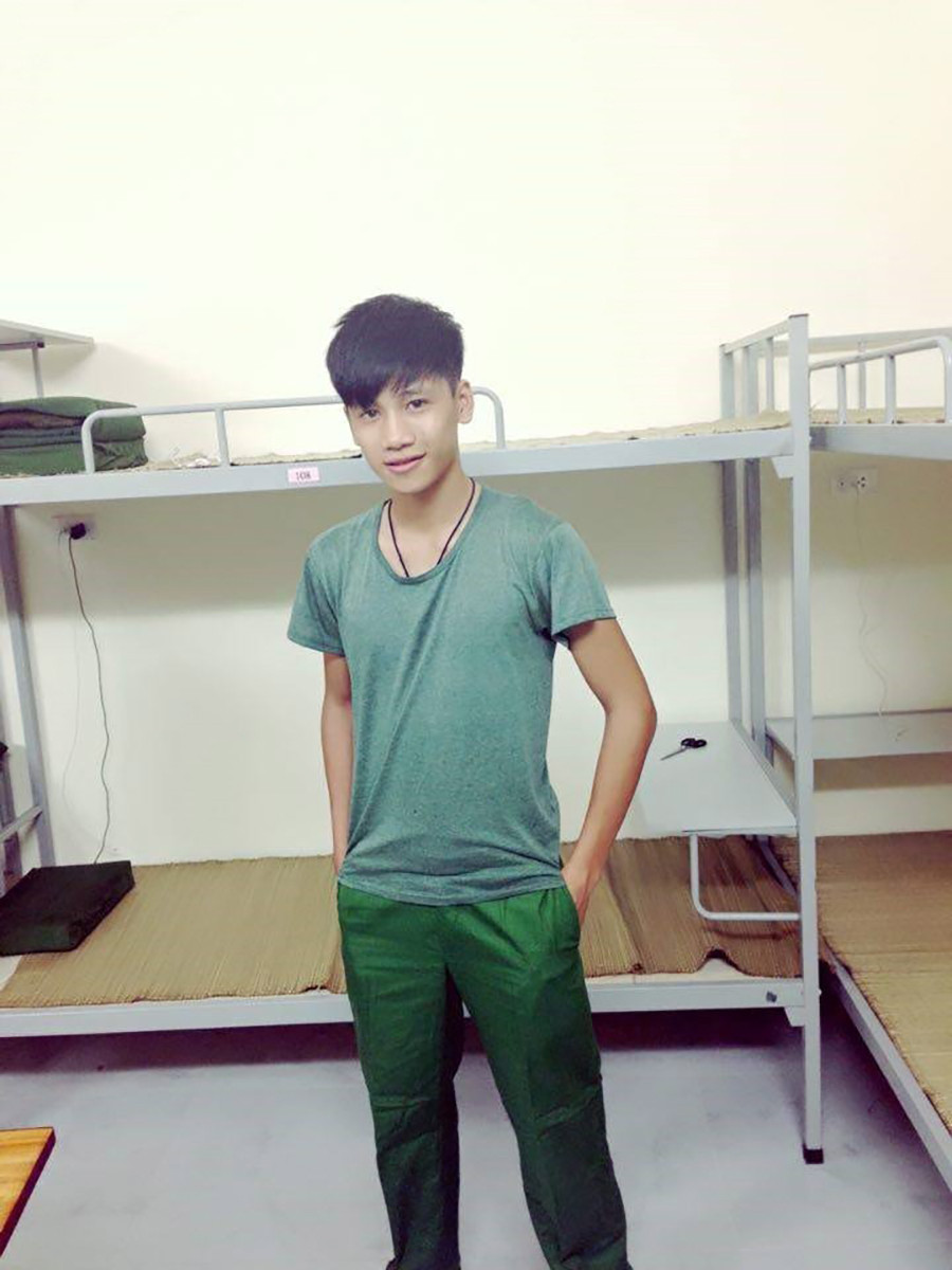 Hình ảnh Tiến Đạt trước khi tập luyện thể hình. Hình ảnh Tiến Đạt trước khi tập luyện thể hình.