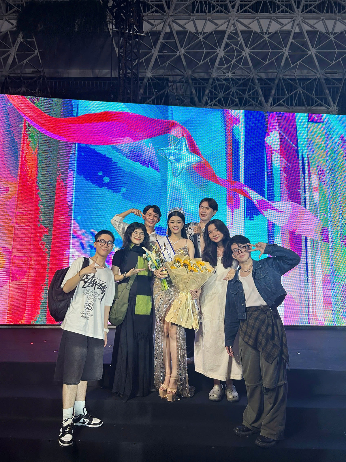 Sự ủng hộ từ gia đình, bạn bè là nguồn động lực to lớn giúp Phương Anh ngày càng tự tin và bản lĩnh hơn. Sự ủng hộ từ gia đình, bạn bè là nguồn động lực to lớn giúp Phương Anh ngày càng tự tin và bản lĩnh hơn.