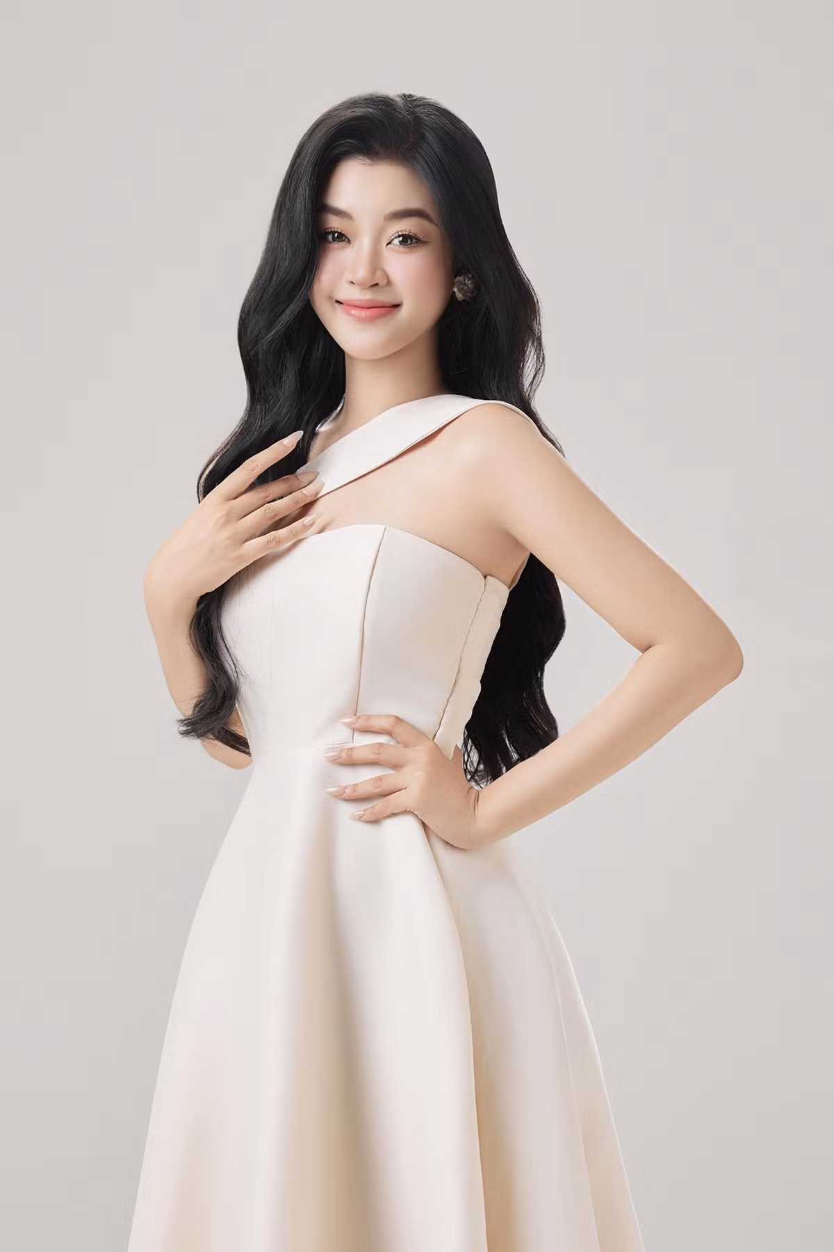 La Ngọc Phương Anh (sinh năm 2005) là sinh viên năm hai ngành Truyền thông đa phương tiện của trường Đại học FPT Cần Thơ. La Ngọc Phương Anh (sinh năm 2005) là sinh viên năm hai ngành Truyền thông đa phương tiện của trường Đại học FPT Cần Thơ.