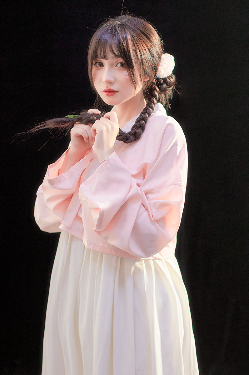 Dù bị run tay và cân nặng tăng nghiêm trọng do tác dụng phụ của thuốc, ảnh hưởng nhiều đến cuộc sống và công việc, song Như Quỳnh không nản chí mà luôn cố gắng tập luyện hàng ngày để cân bằng lại và lấy lại được vóc dáng.