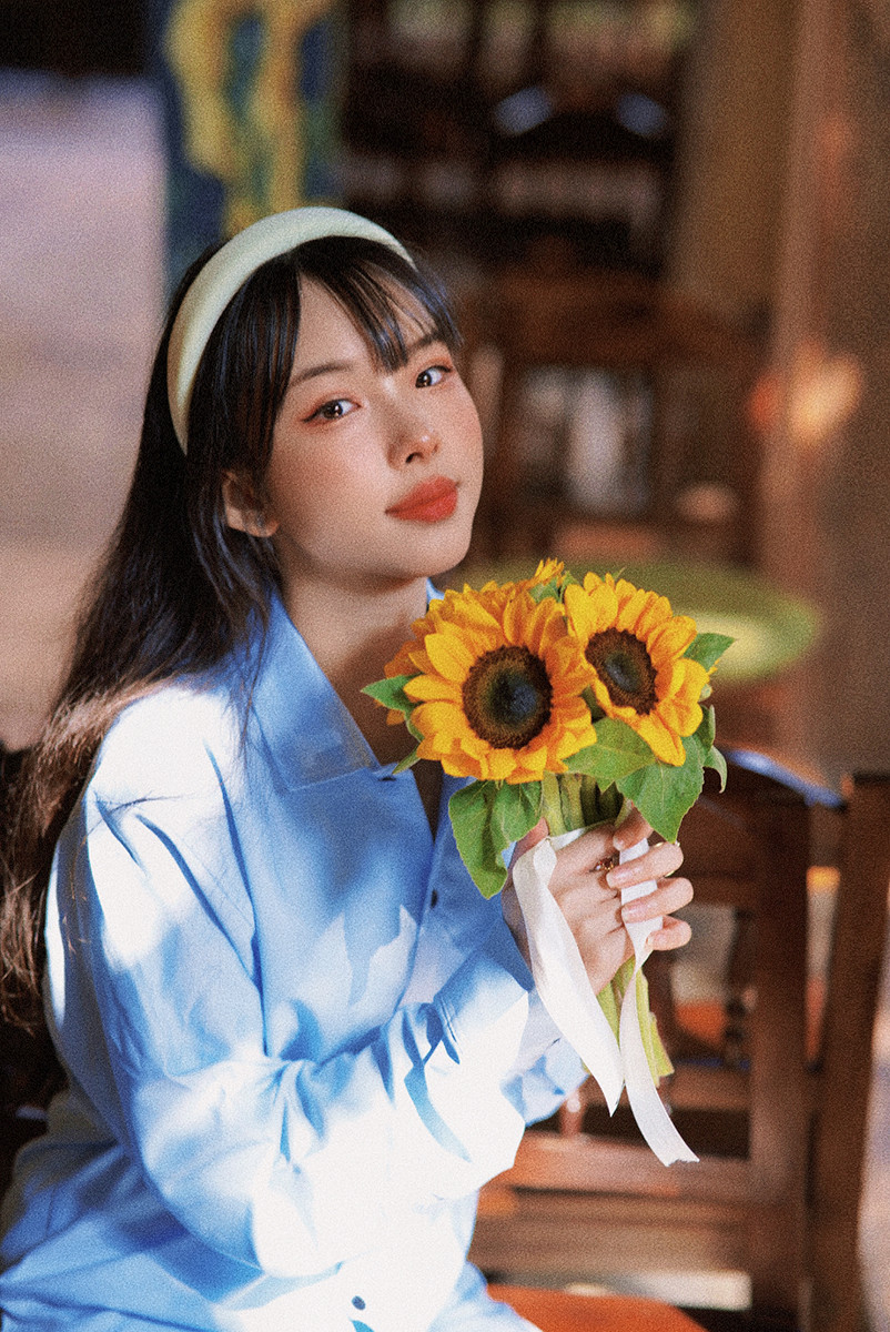 Trần Phạm Ngọc Hân (sinh năm 1999) được biết đến là người mẫu ảnh và làm kinh doanh, hiện đang sinh sống tại Thành phố Hồ Chí Minh. Trần Phạm Ngọc Hân (sinh năm 1999) được biết đến là người mẫu ảnh và làm kinh doanh, hiện đang sinh sống tại Thành phố Hồ Chí Minh.