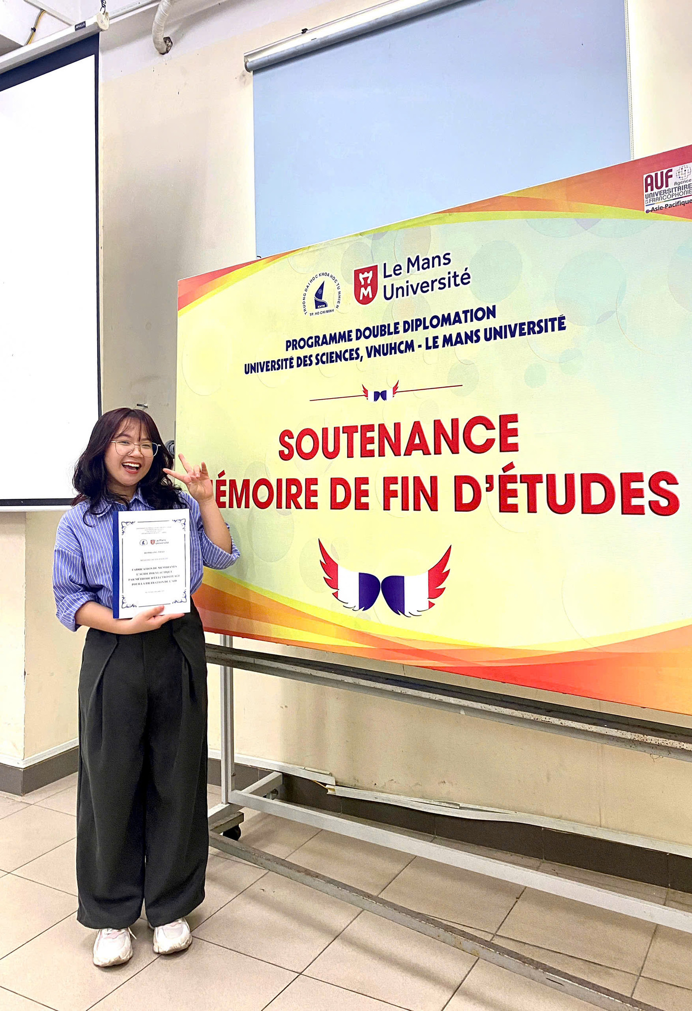 Tình yêu lớn dành cho khoa học được Phương Thảo phát triển từ niềm yêu thích hoá học trong những năm học Trung học phổ thông.