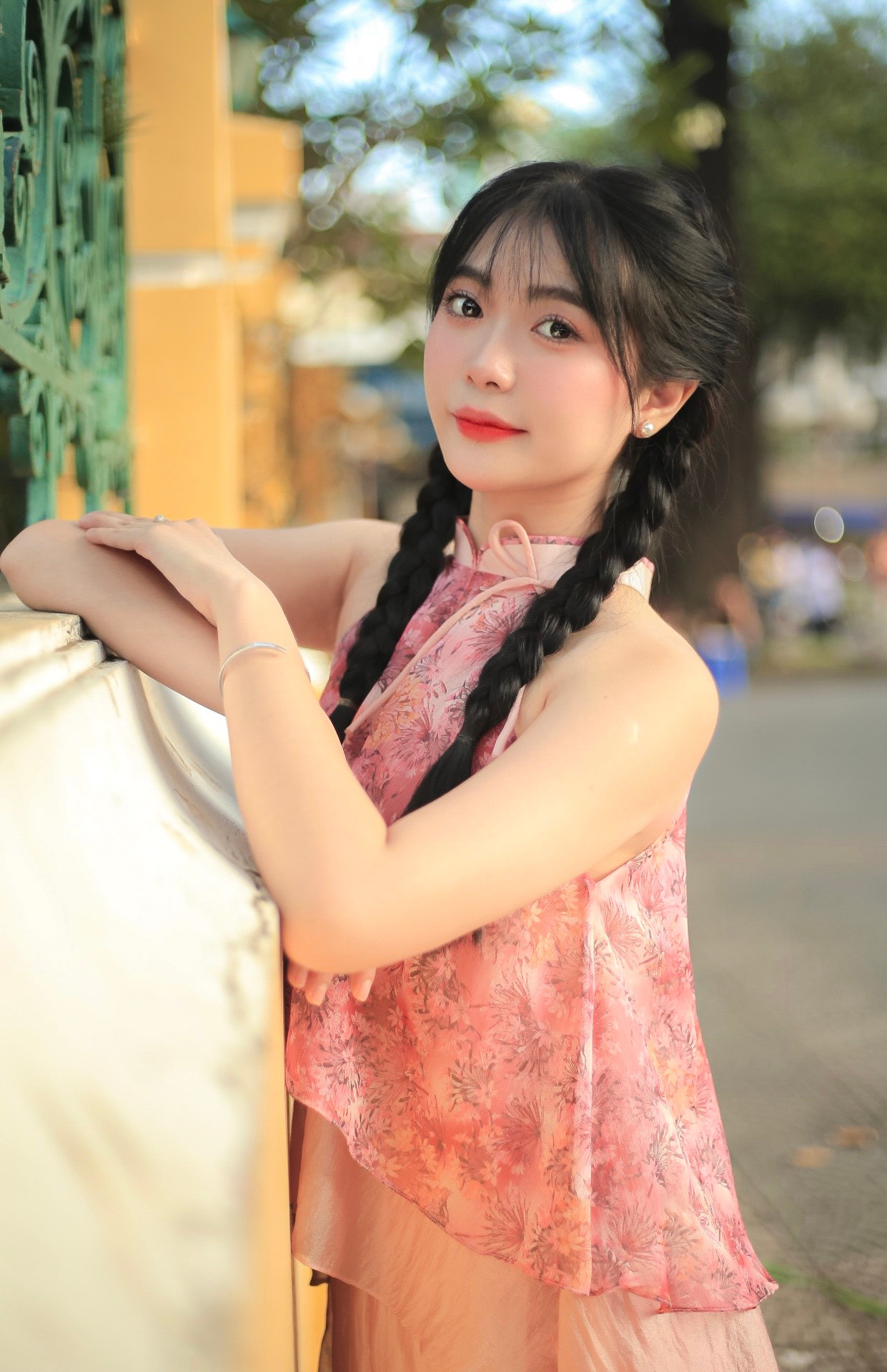 Nguyễn Ngọc Bảo Trinh (sinh năm 2003) đang là sinh viên trường Đại học Văn Lang.