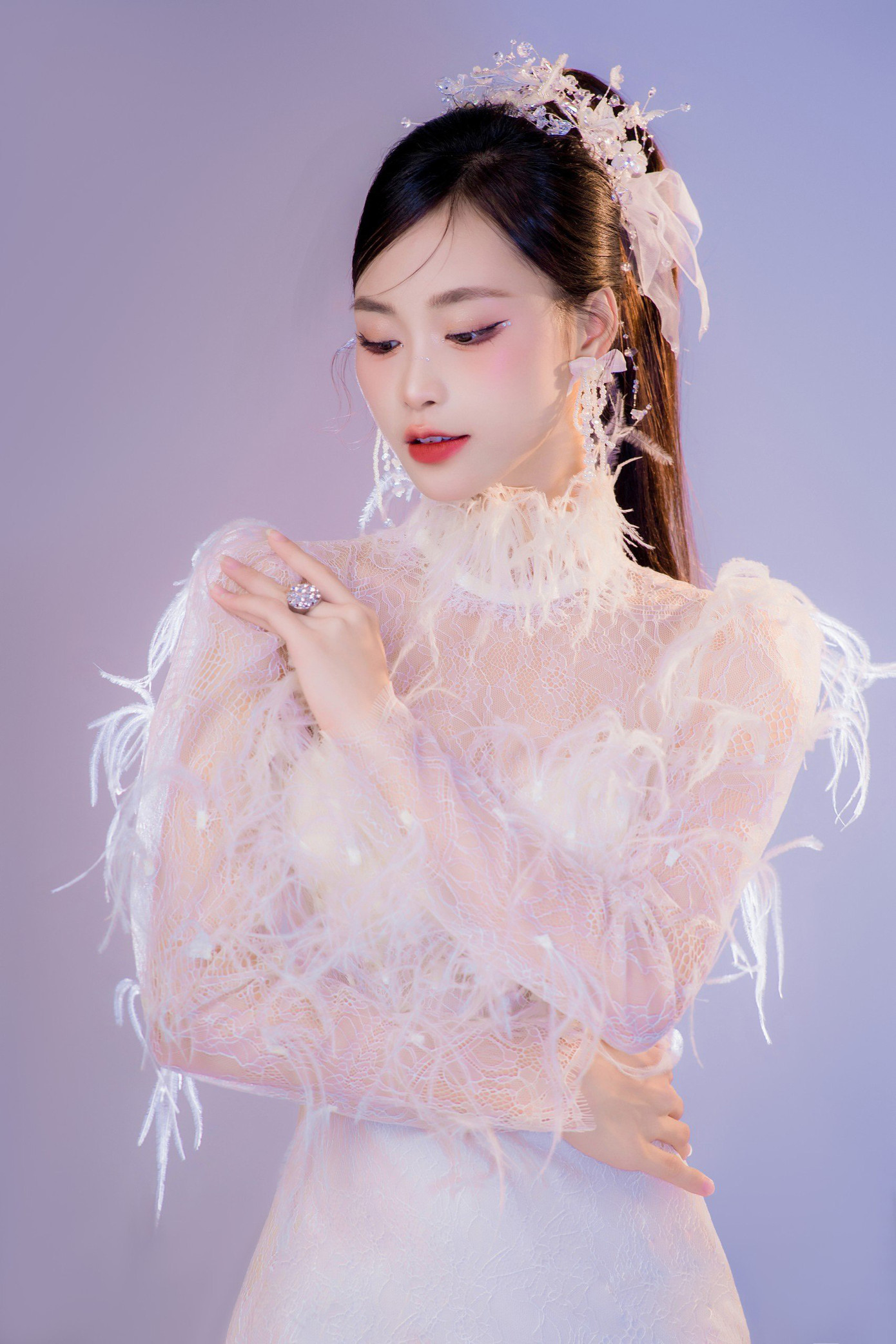 Trần Uyên Phụng (sinh năm 2005) đang là sinh viên của trường Đại học Vinh.