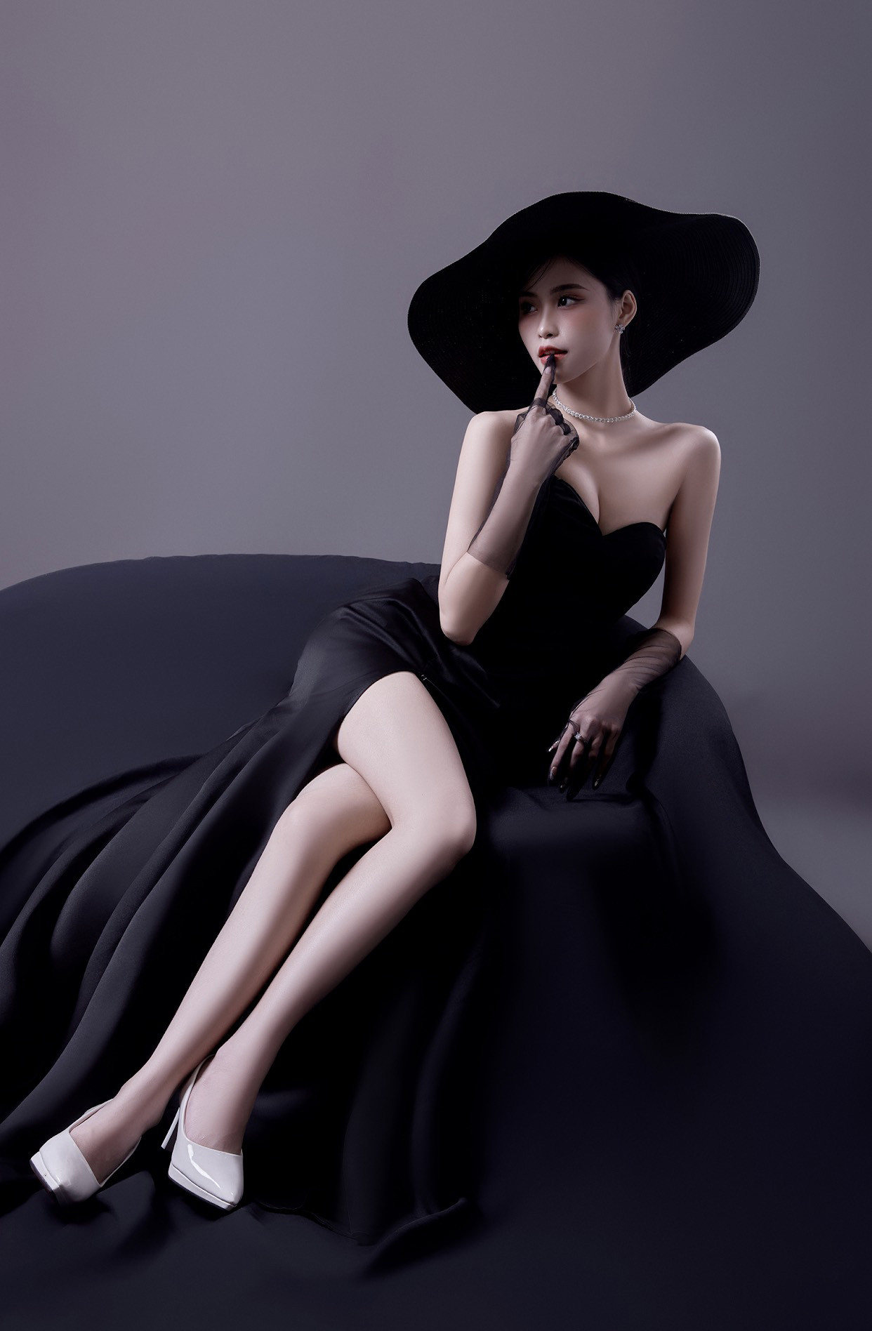 Bên cạnh công việc học tập, Uyên Phụng còn được biết đến là người mẫu ảnh tự do.