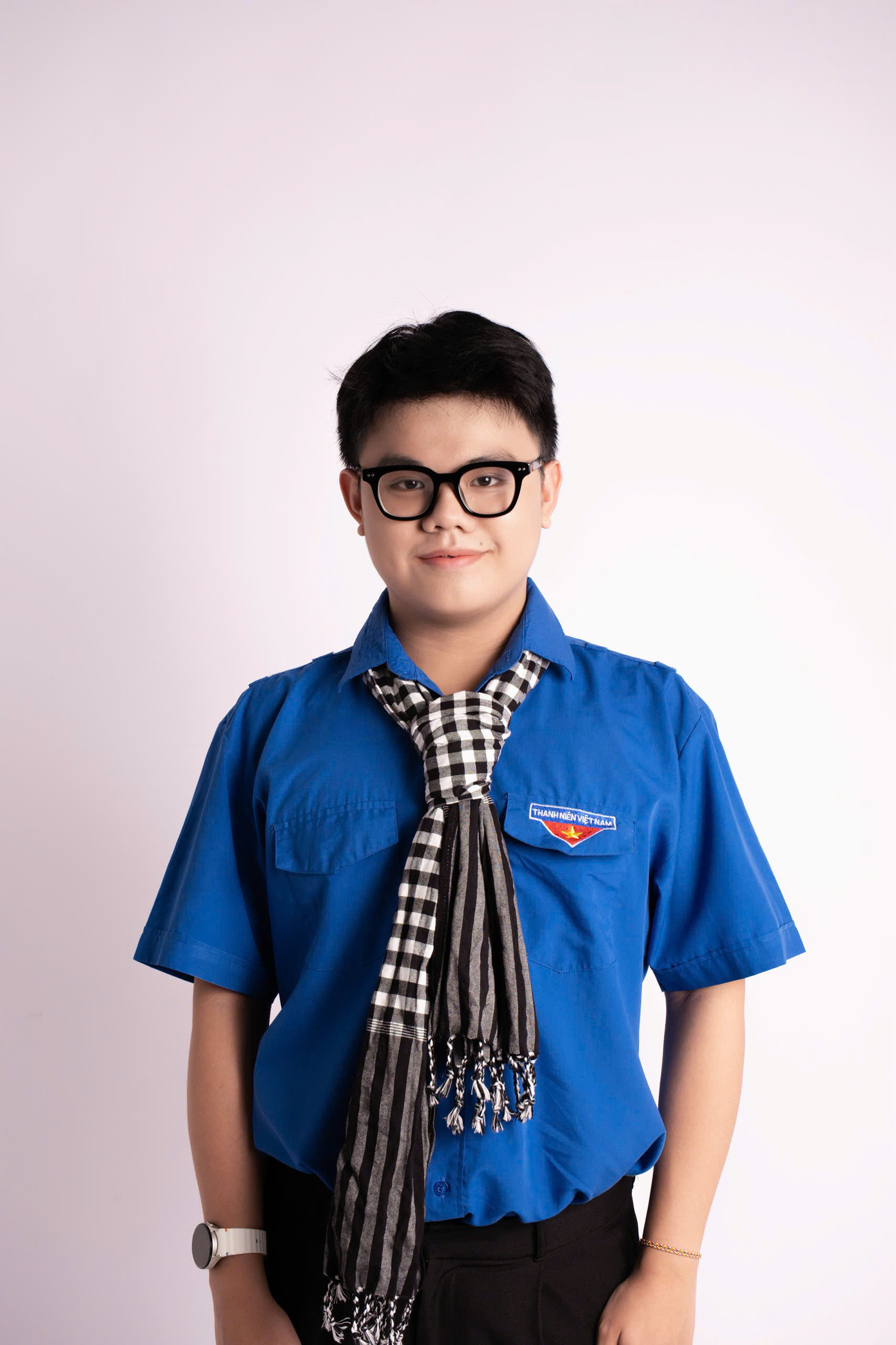 Nguyễn Lê Anh Tuấn (sinh năm 2003) là sinh viên năm cuối khoa Quan hệ Công chúng và Truyền thông của trường Đại học Văn Lang. Nguyễn Lê Anh Tuấn (sinh năm 2003) là sinh viên năm cuối khoa Quan hệ Công chúng và Truyền thông của trường Đại học Văn Lang.