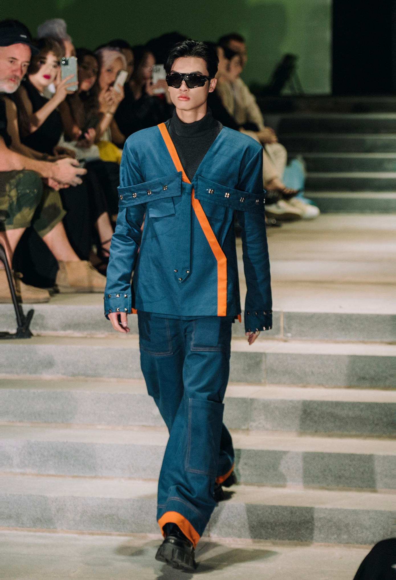 Hoàng Vũ tìm thấy niềm đam mê và bén duyên với nghề sau khi tham gia cuộc thi Tài sắc Phương Đông của trường.