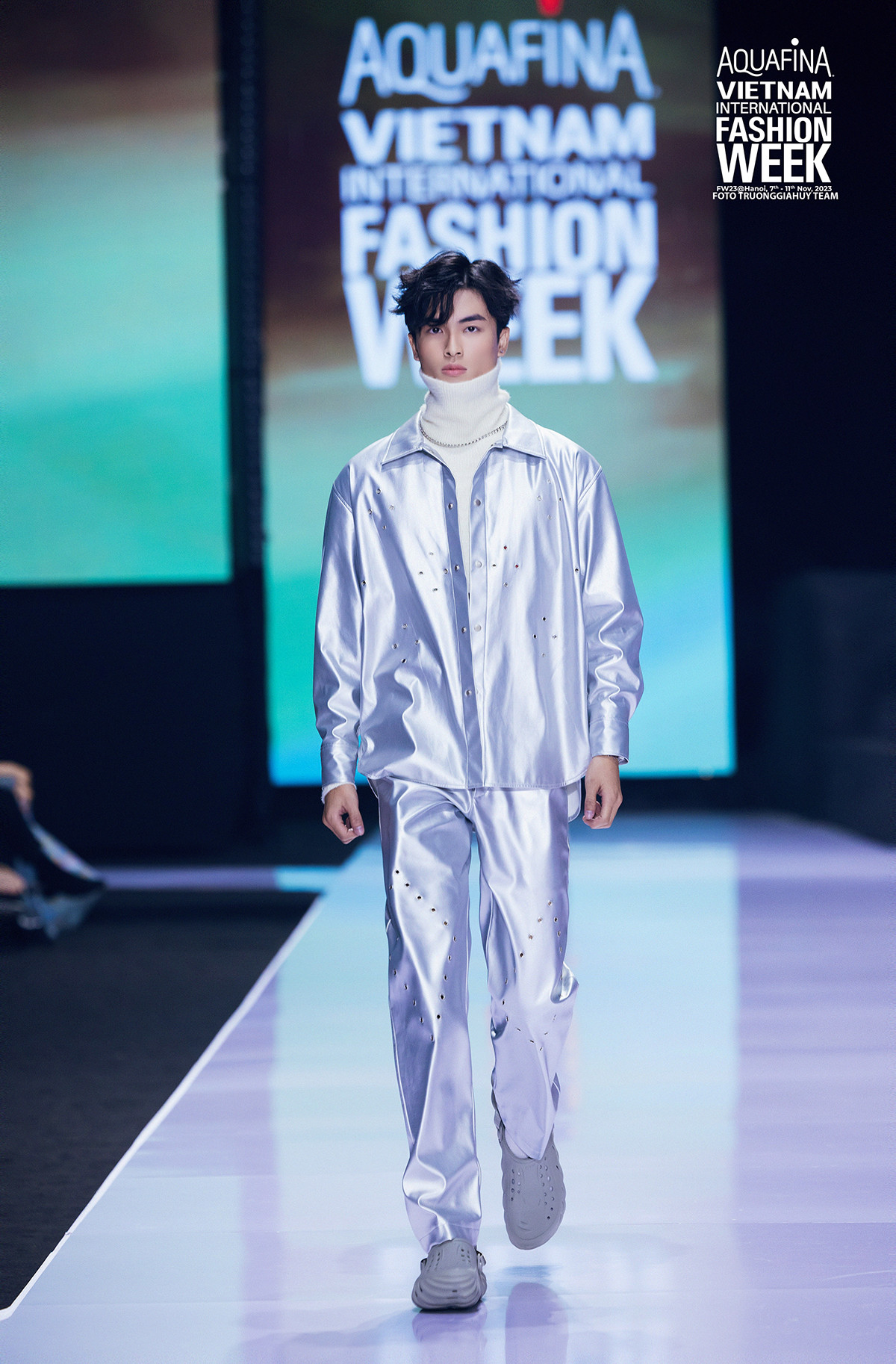 Bên cạnh công việc học, Hoàng Vũ còn được biết đến là người mẫu ảnh tự do.