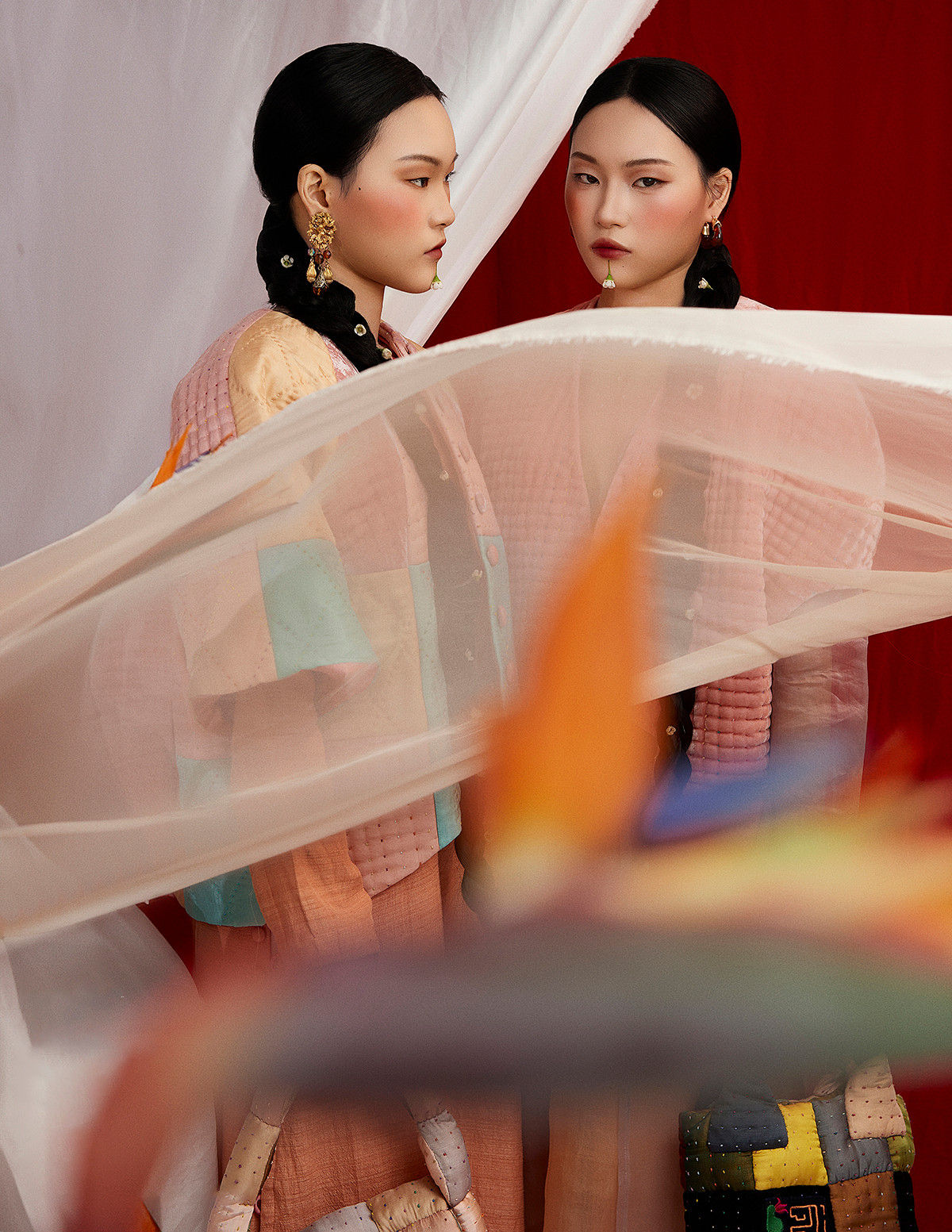 Với niềm yêu thích mãnh liệt đối với việc làm người mẫu, Thảo Ngọc và Thảo Anh cảm thấy vô cùng hạnh phúc khi được tham gia vào các buổi chụp ảnh.