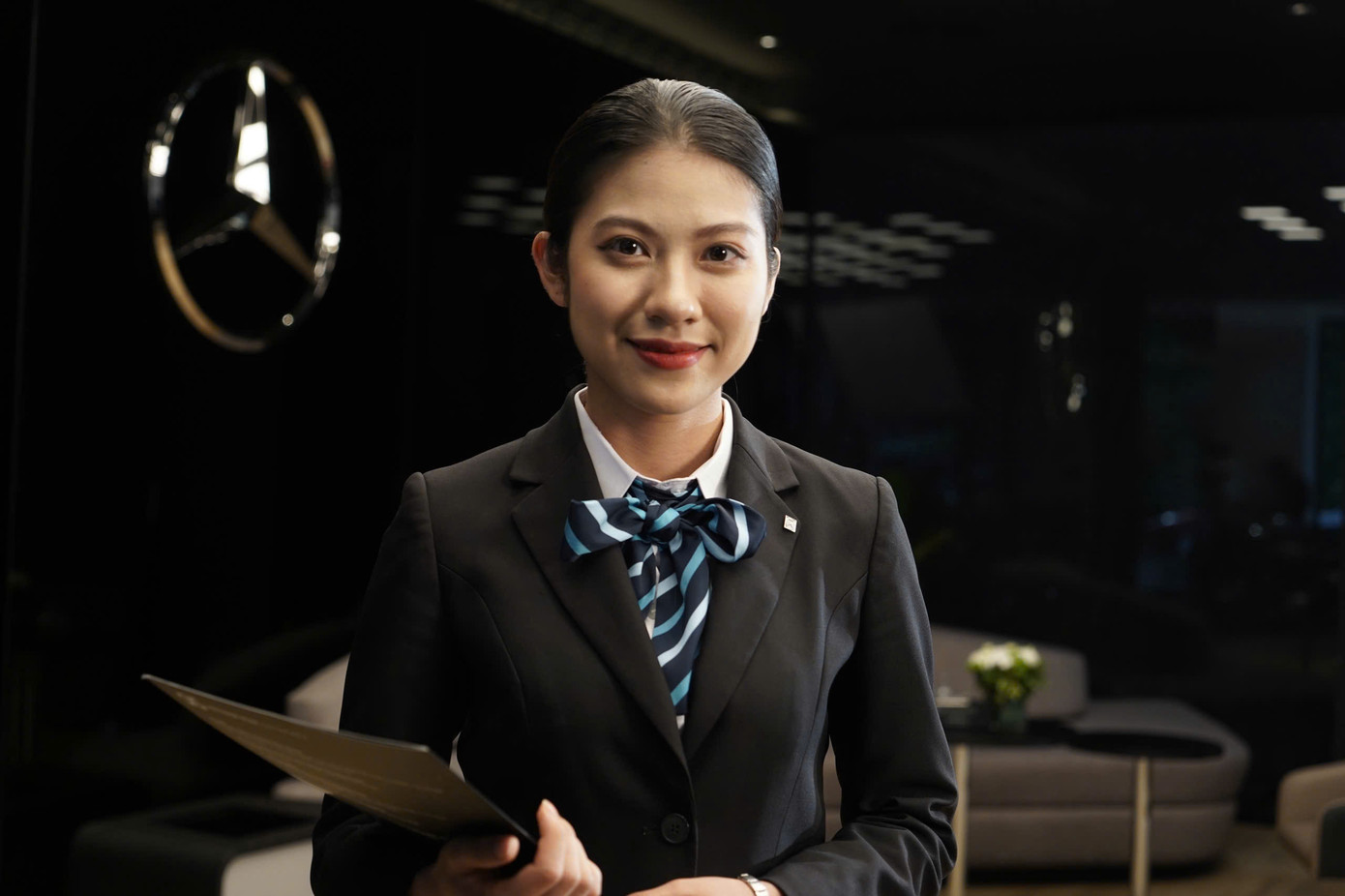 Nguyễn Thị Hải Hà tốt nghiệp thạc sĩ Sinh học tại trường Đại học Khoa học Tự nhiên, Giám đốc truyền thông 2 thương hiệu dược mỹ phẩm, đồng thời là MC, diễn viên TVC. Nguyễn Thị Hải Hà tốt nghiệp thạc sĩ Sinh học tại trường Đại học Khoa học Tự nhiên, Giám đốc truyền thông 2 thương hiệu dược mỹ phẩm, đồng thời là MC, diễn viên TVC.