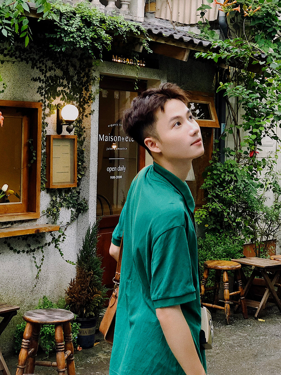 Thăng Long được mọi người nhận xét là người năng động, học nhiều, làm nhiều, tham gia nhiều hoạt động, tự tin và tràn đầy năng lượng. Thăng Long được mọi người nhận xét là người năng động, học nhiều, làm nhiều, tham gia nhiều hoạt động, tự tin và tràn đầy năng lượng.