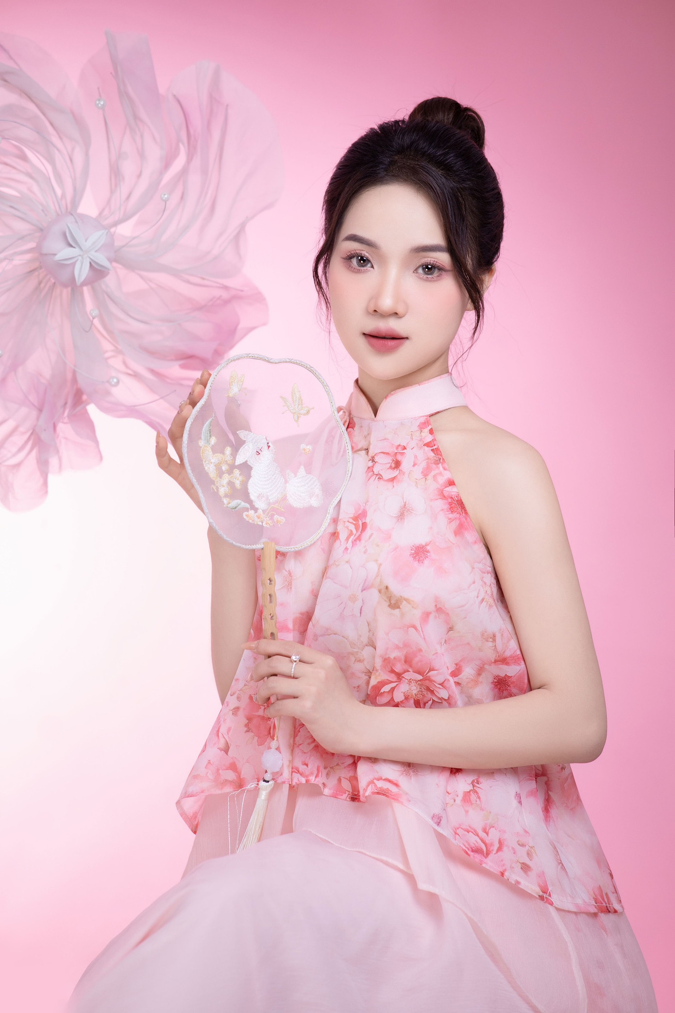 Bùi Hải Vy (sinh năm 2000) tốt nghiệp trường Đại học Sân khấu - Điện ảnh Hà Nội. Bùi Hải Vy (sinh năm 2000) tốt nghiệp trường Đại học Sân khấu - Điện ảnh Hà Nội.