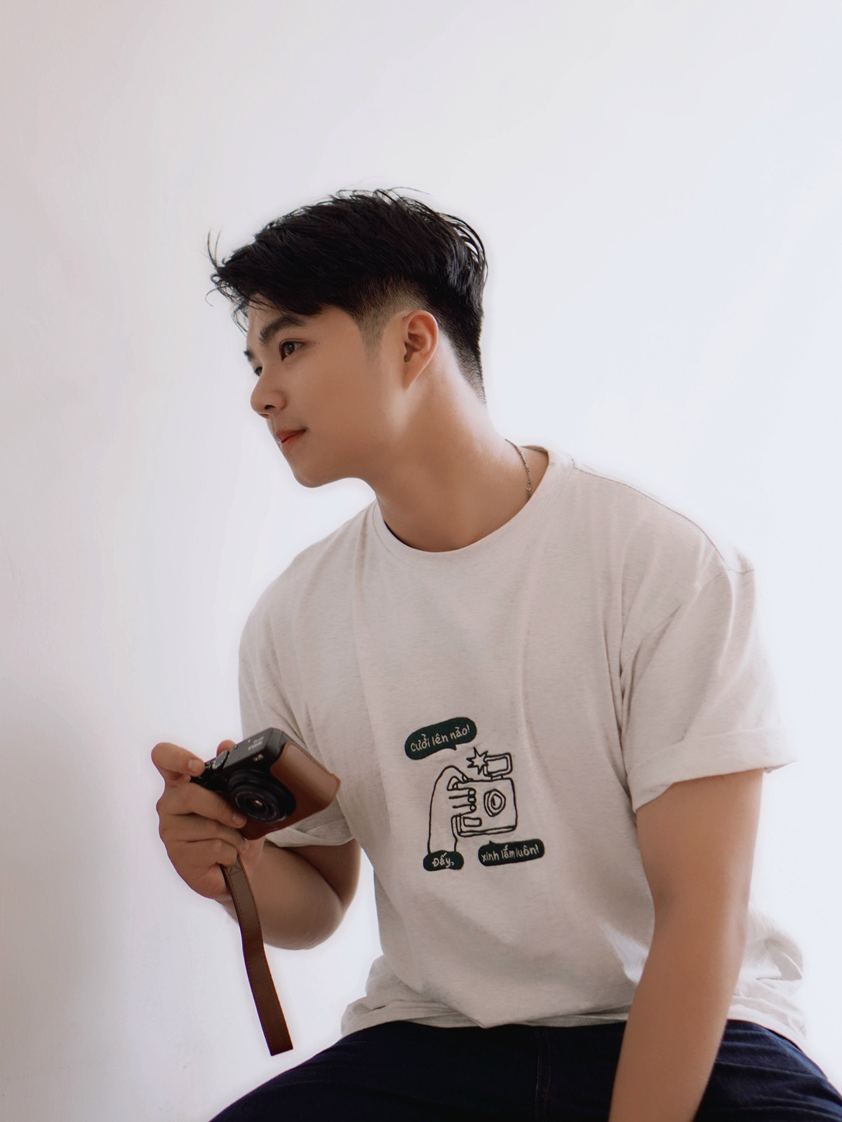 Bên cạnh cuộc sống quân ngũ, Đình Việt còn nuôi dưỡng một niềm đam mê đặc biệt với nhiếp ảnh. Bên cạnh cuộc sống quân ngũ, Đình Việt còn nuôi dưỡng một niềm đam mê đặc biệt với nhiếp ảnh.