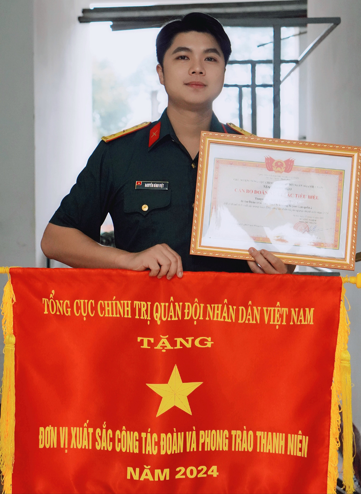 Với những nỗ lực không ngừng nghỉ, Đình Việt đã đạt được nhiều thành tích đáng tự hào. Với những nỗ lực không ngừng nghỉ, Đình Việt đã đạt được nhiều thành tích đáng tự hào.