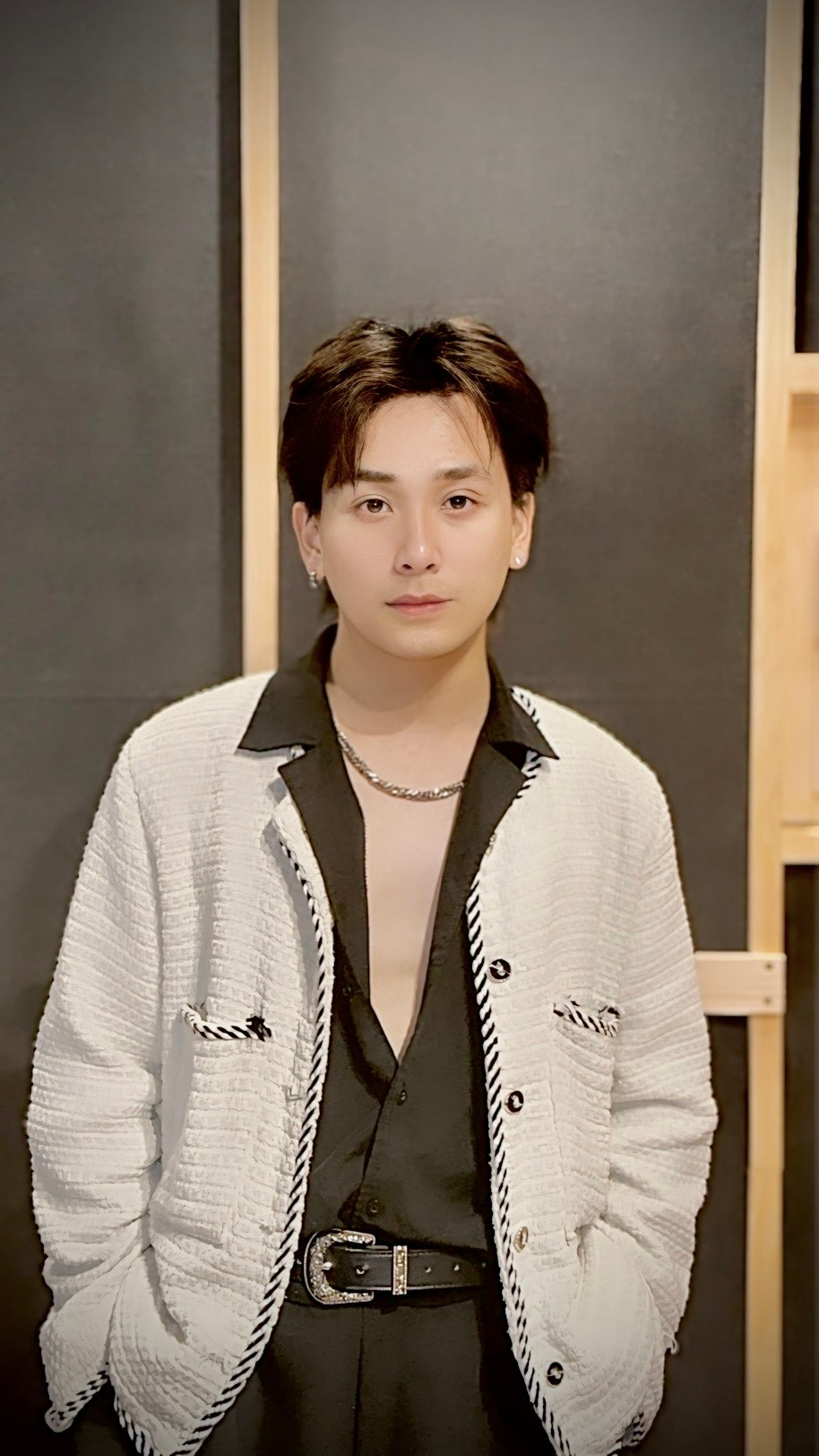 Anh muốn chứng minh cho mọi người thấy rằng một cầu thủ bóng đá cũng có thể trở thành một nghệ sĩ, một ca sĩ nếu đủ kiên trì và khả năng. Anh muốn chứng minh cho mọi người thấy rằng một cầu thủ bóng đá cũng có thể trở thành một nghệ sĩ, một ca sĩ nếu đủ kiên trì và khả năng.