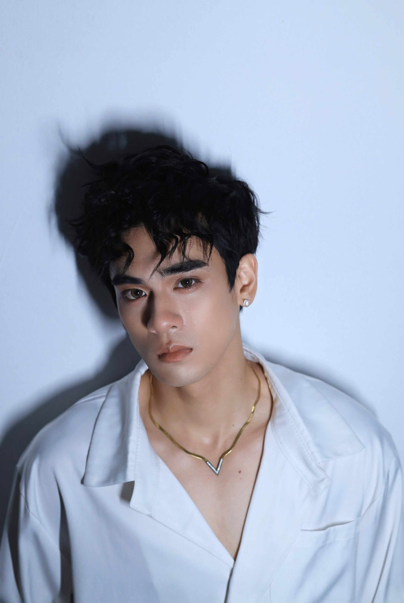 Không chỉ đam mê nghệ thuật, Đức Quân còn là một chàng trai năng động, có tư duy kinh doanh nhạy bén. Không chỉ đam mê nghệ thuật, Đức Quân còn là một chàng trai năng động, có tư duy kinh doanh nhạy bén.