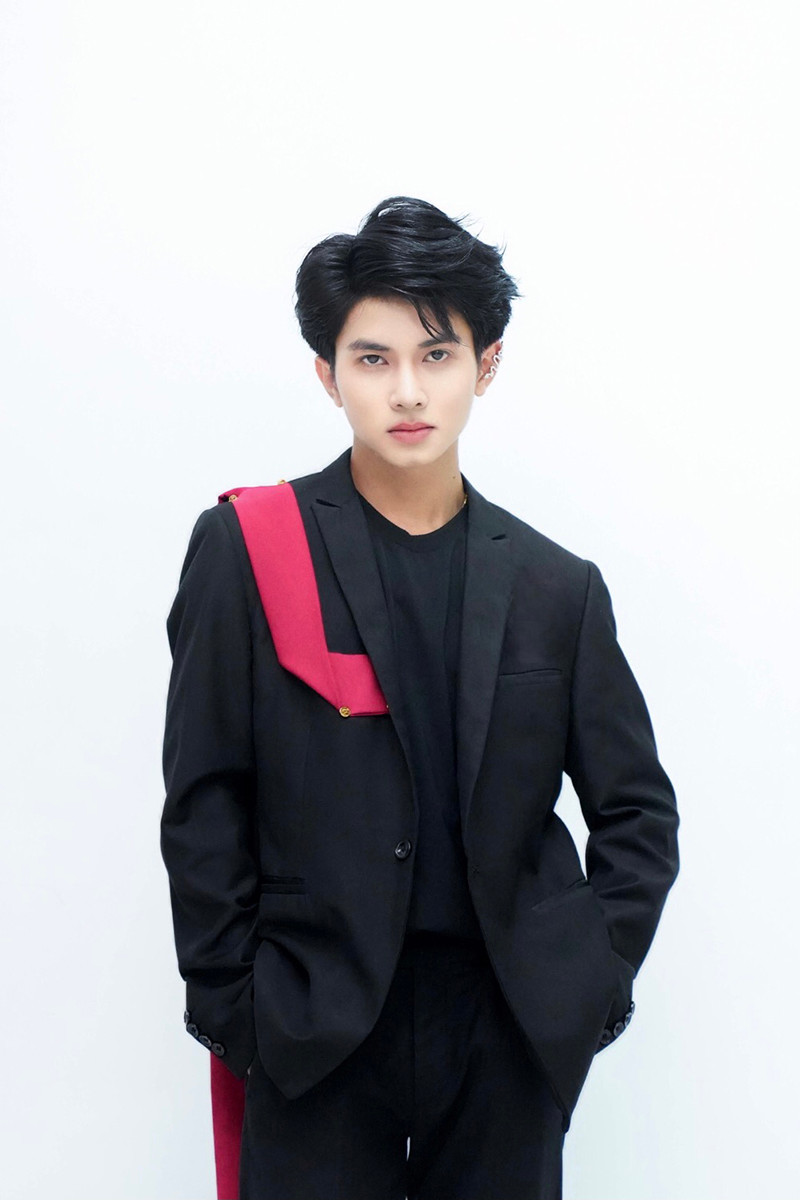 Bên cạnh công việc học, Minh Trực đang là MC, KOL, người mẫu ảnh tự do.