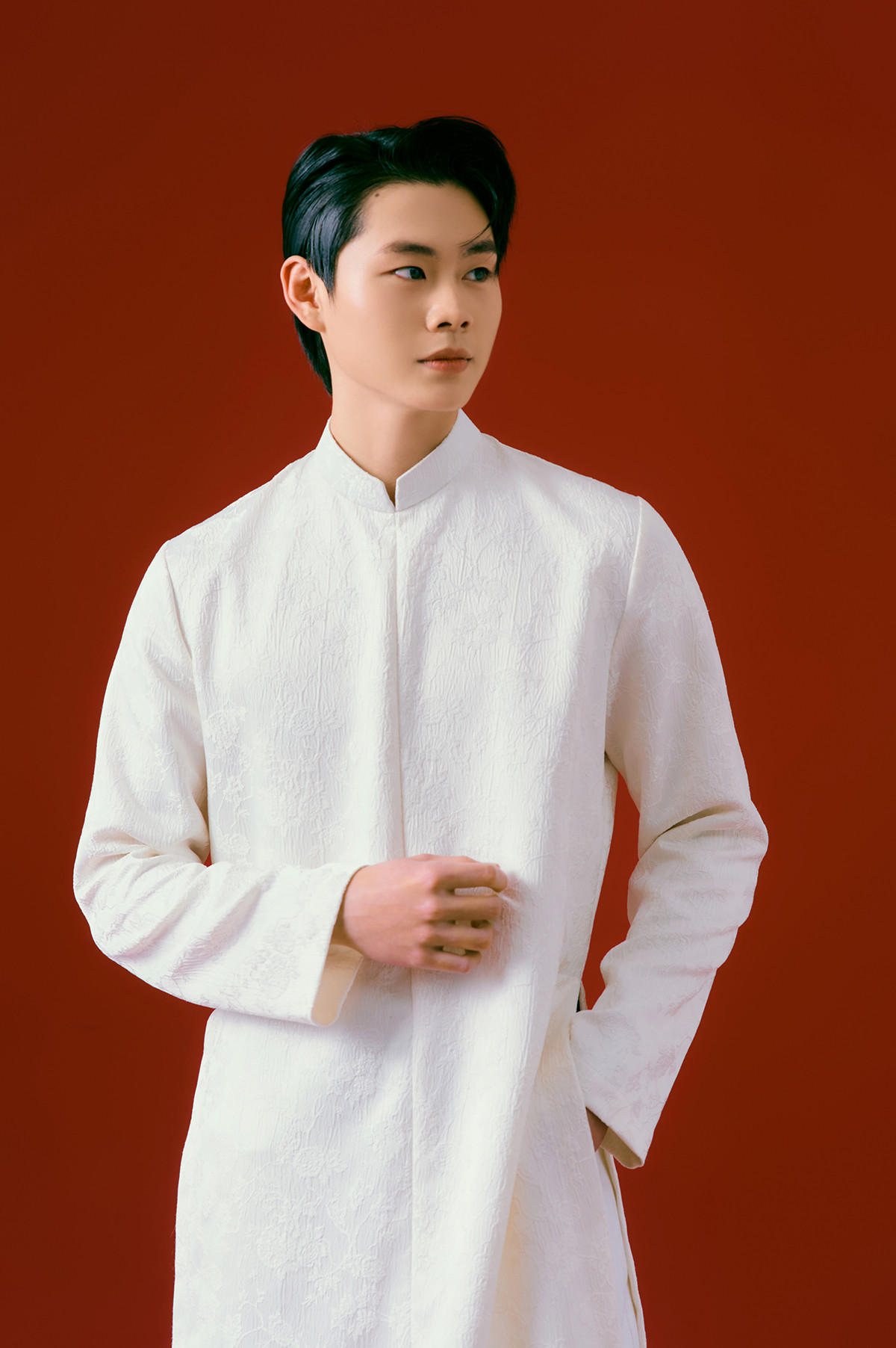 Là một người con được sống trong môi trường nghệ thuật, Trọng Hoàng luôn khao khát và dành tình yêu với ánh đèn sân khấu.