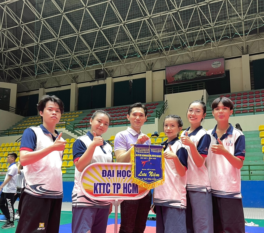 Kim Loan tích cực tham gia vào các hoạt động nhưng vẫn không quên việc luyện tập nhằm mang về thành tích cho nước nhà, cũng như cho ngôi trường đang theo học.