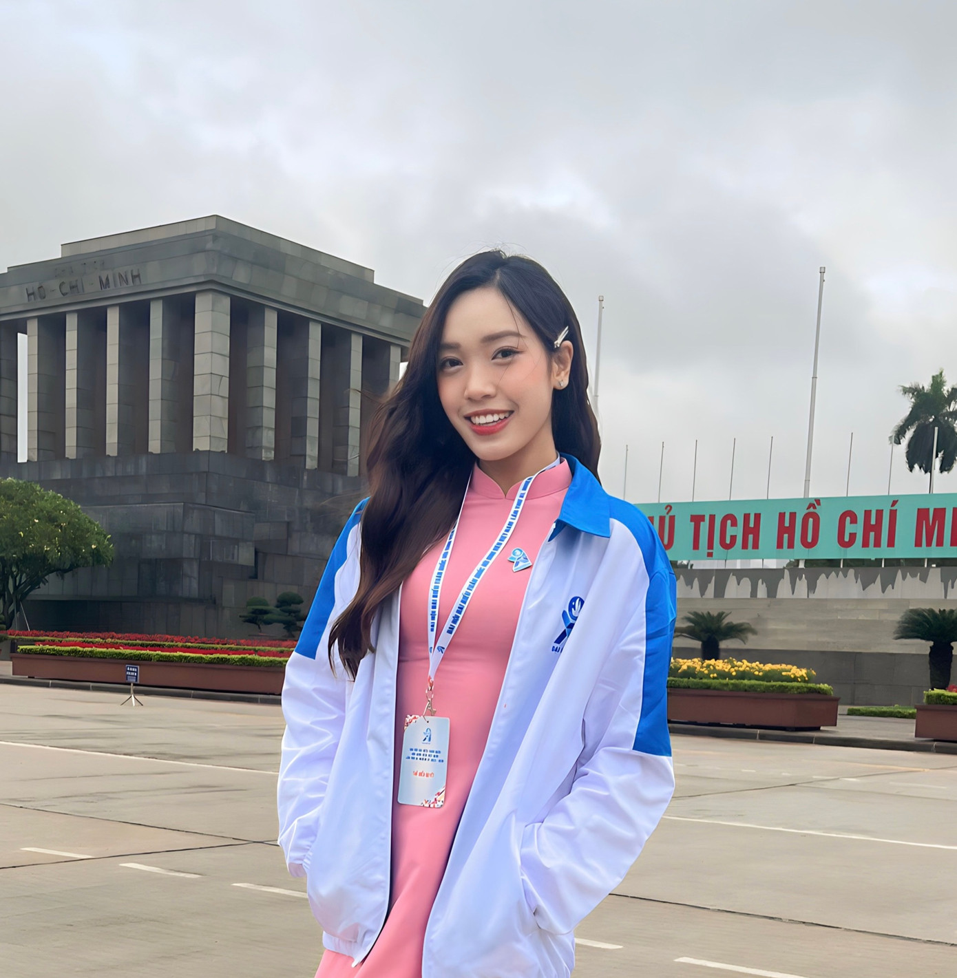 Châu Kim Loan (sinh năm 2004) đang là sinh viên ngành Quan hệ công chúng của trường Đại học Kinh tế - Tài chính TP.HCM.