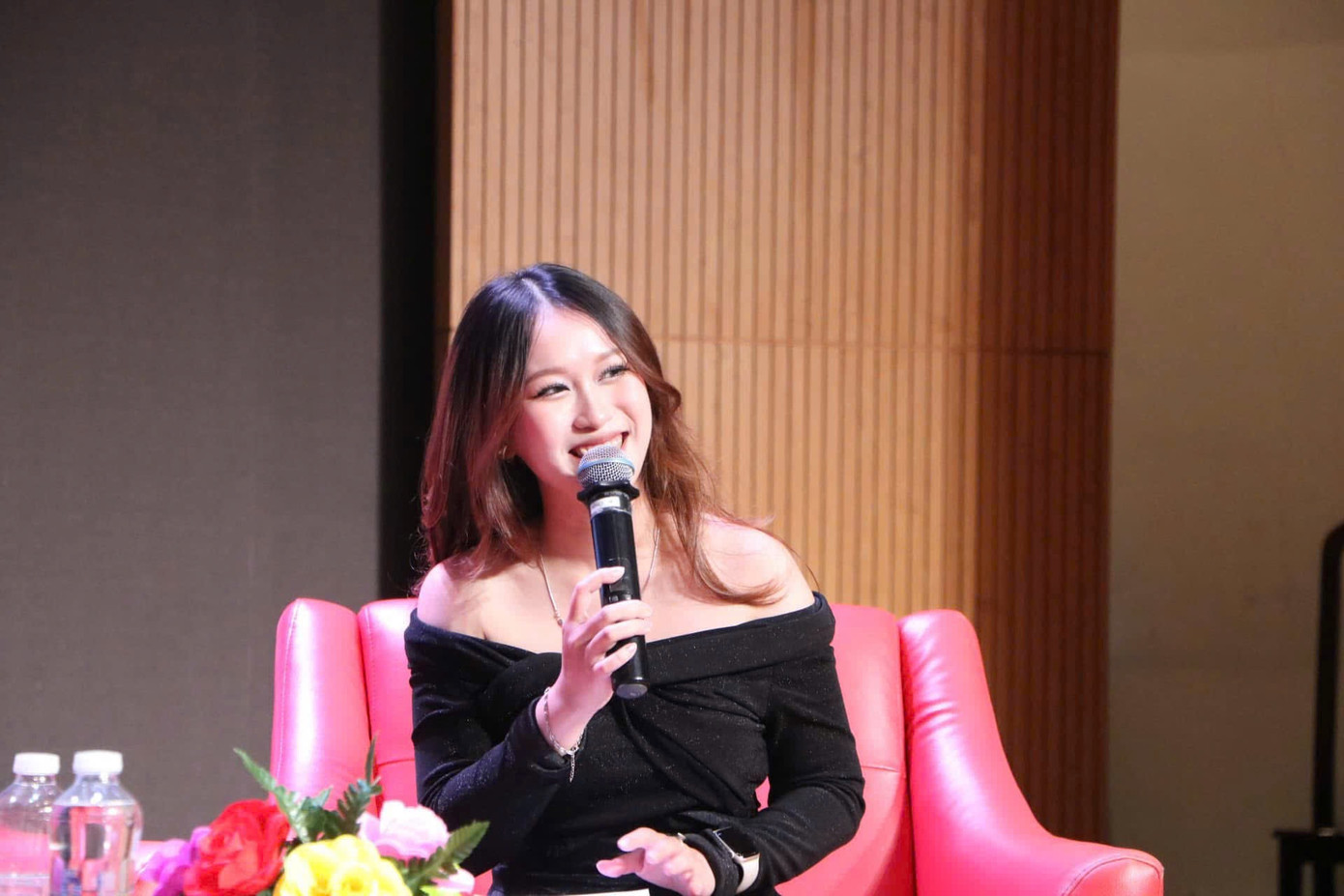 Không chỉ tập trung vào học tập mà Yến Vy còn tích cực tham gia các hoạt động xã hội, dự án cộng đồng. Không chỉ tập trung vào học tập mà Yến Vy còn tích cực tham gia các hoạt động xã hội, dự án cộng đồng.