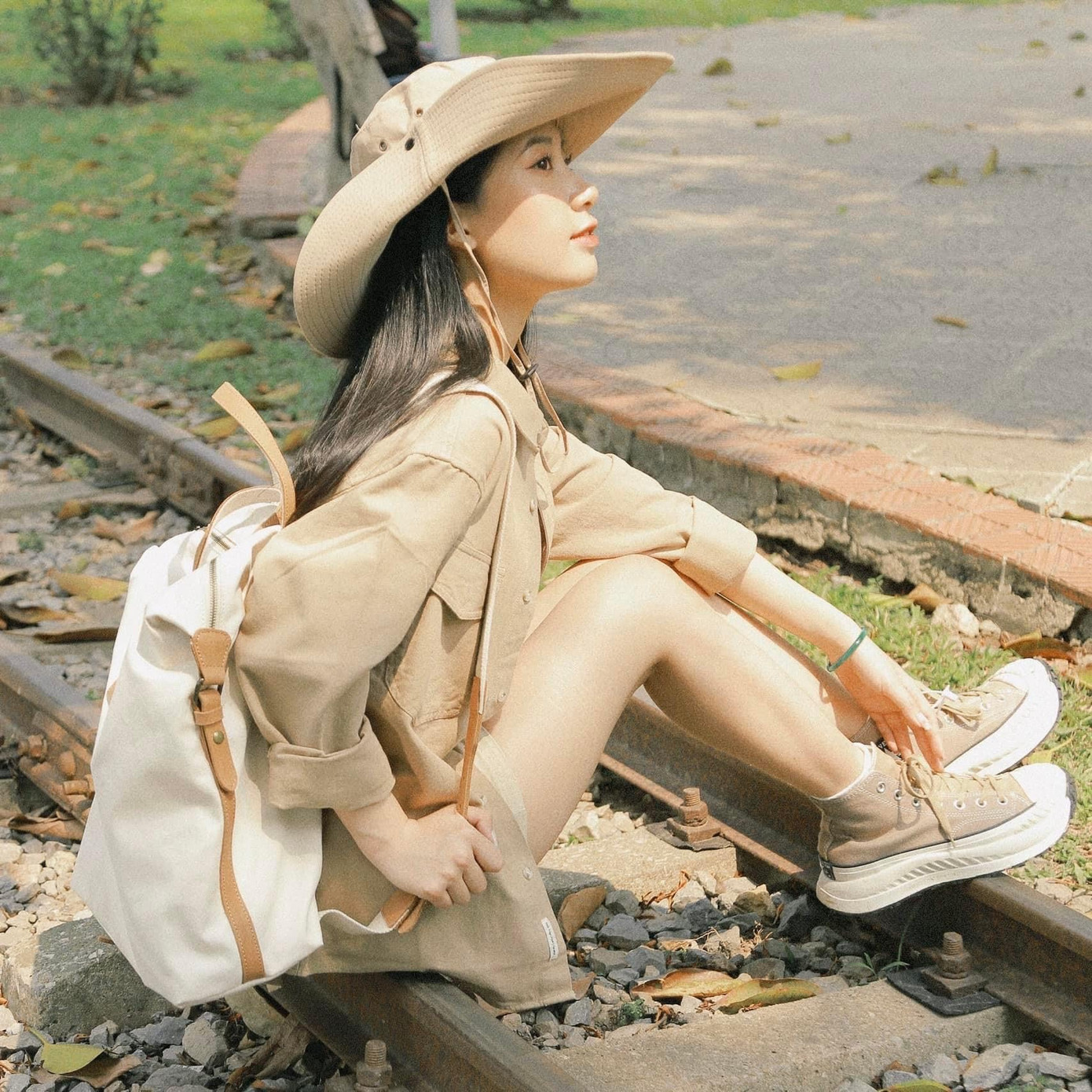 Ngay từ năm nhất đại học, Ánh Chi đã tham gia vào các dự án quảng cáo, phim ngắn, phim ca nhạc,…ngoài giờ lên lớp. Ngay từ năm nhất đại học, Ánh Chi đã tham gia vào các dự án quảng cáo, phim ngắn, phim ca nhạc,…ngoài giờ lên lớp.